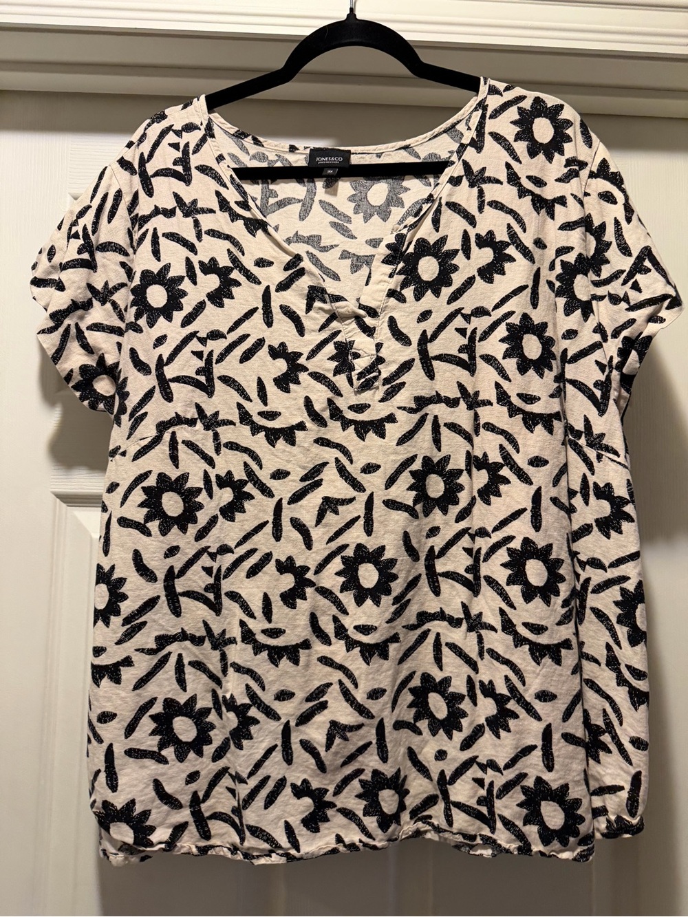 Jones New York Cream Short Sleeve V-Neck Top with Black Floral Print